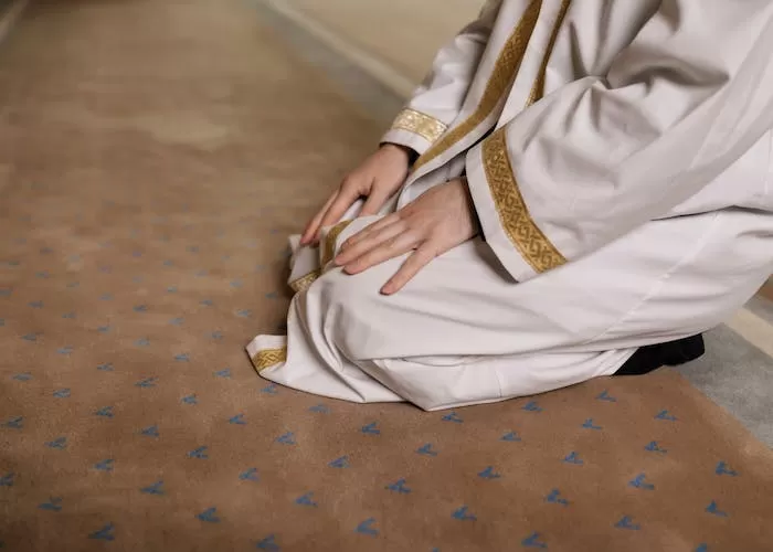 4 Tahapan Mengajari Anak Sholat Sejak Dini dalam Hadist Nabi Muhammad, Orang Tua Gunakan Parenting Islam ini! ((Foto: GENMUSLIM.id/dok:  Pexels/ Alena Darmel ))