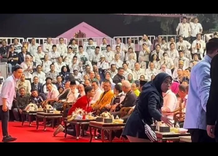 Momen ketika Gibran dan Kaesang sungkem kepada Megawati Soekarnoputri ((Foto: GENMUSLIM.id/dok: Dream.co.id))