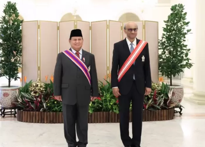 penghargaan Darjah Utama Bakti Cemerlang yang diterima oleh Menteri Pertahanan Indonesia, Prabowo Subianto (Foto: GENMUSLIM.id/ dok: suarasurabaya.net)