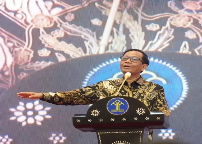 Mahfud MD sedang mengisi sambutan pembukaan pada acara Acara anugrah Legilasi tahun 2023 di Jakarta Utara ((Foto : GenMuslim/dok : Instagram/@MahfudMD))