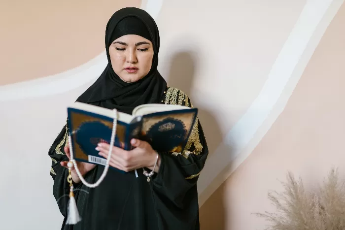 Bagaimana Hukum Wanita Haid Mushaf Memegang Al Quran Yuk Simak