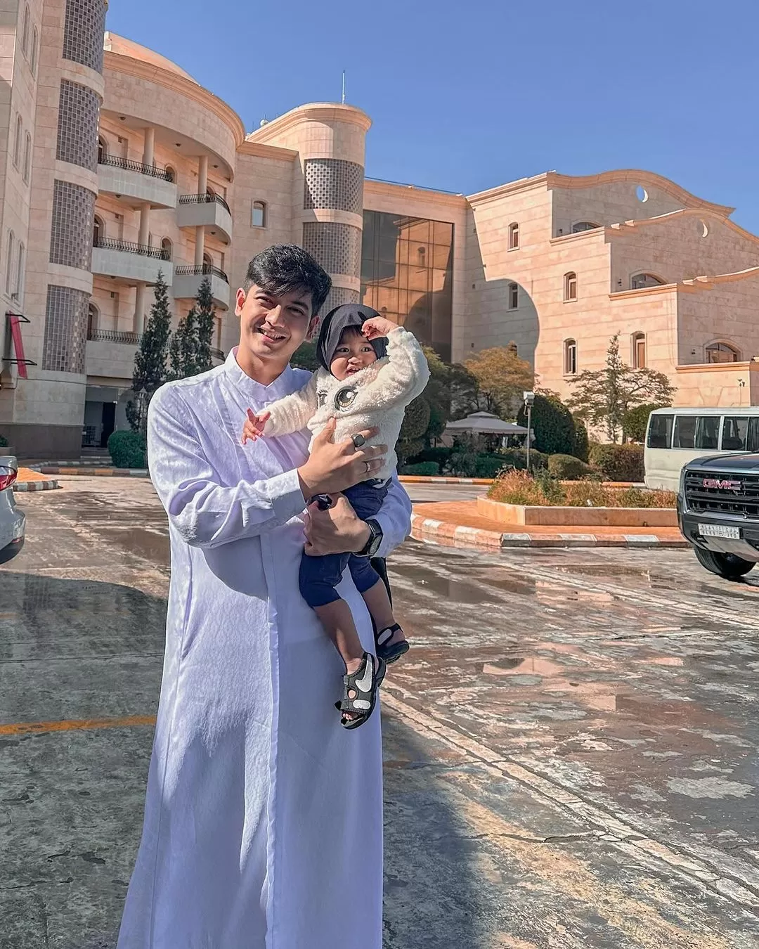 Foto Teuku Ryan sumai Ria Ricis ((GENMUSLIM.id:/dok: Instagram @teukuryantr))