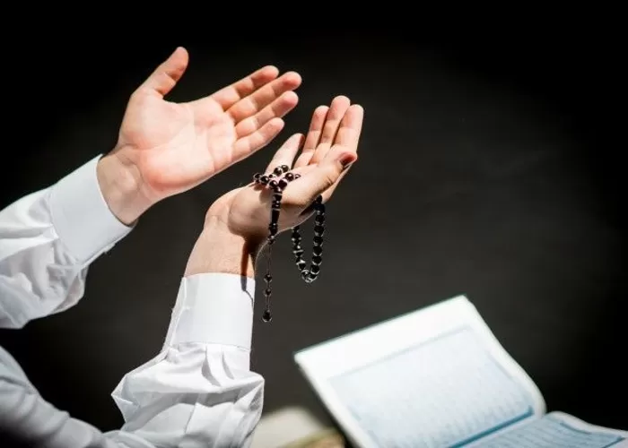 Doa Memohon Kesembuhan yang Dipanjatkan oleh Nabi Ayub AS ketika diuji oleh penyakit. ((Foto: GENMUSLIM.id/dok: Freepik.com/ Freepik))