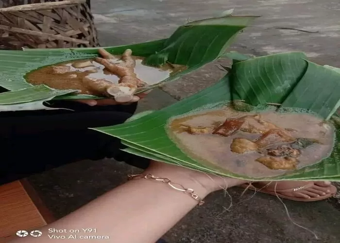 Petis pincuk, gurihnya bikin nagih, cocok untuk menu takjil di bulan Ramadhan nanti ((Foto: GENMUSLIM.id/dok:  Facebook Pribadi Akun Bulan Bintang))