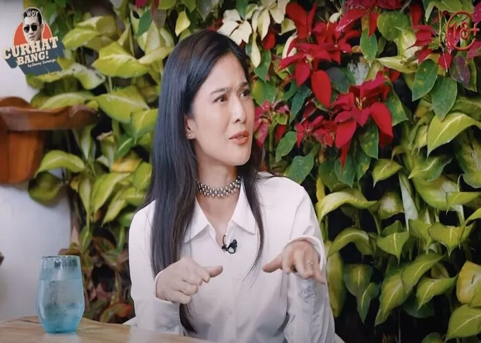 Dian Sastro jelaskan kisahnya menjadi seorang mualaf ((Foto: GENMUSLIM.id/dok: Youtube@ CURHAT BANG Denny Sumargo))
