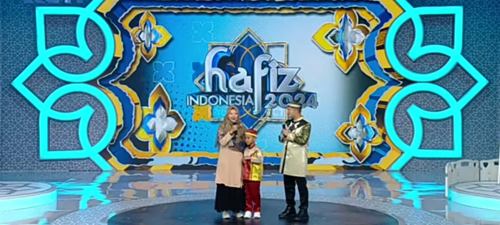 Kenzie, Peserta Hafiz Indonesia 2024, dan Ibunya  (GENMUSLIM.id dok: Screenshoot Channel YouTube Hafiz Indonesia)