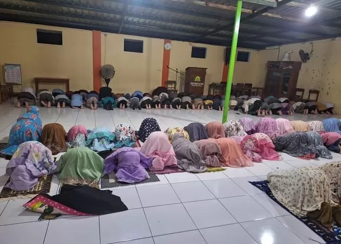 Fenomena tarawih kilat kian menjalar   ((GENMUSLIM.id:/dok: Facebook SD Nurul Fikri Juwana Pati Jawa Tengah))