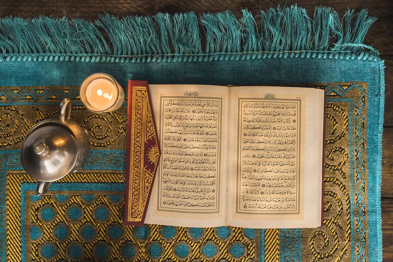 Ilustrasi nuzulul quran atau turunnya alquran ((Foto: GENMUSLIM.id/dok: AlvianiRachma/Pixabay@imenbonoise))