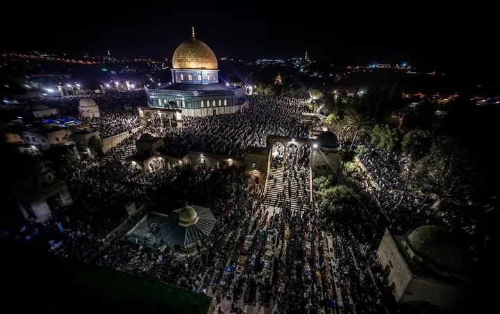  Ibadah Sholat Malam 27 Ramadhan di Masjid Al-Aqsa ((Foto: GENMUSLIM.id/dok:  Instagram/latifah_abdellatef) )