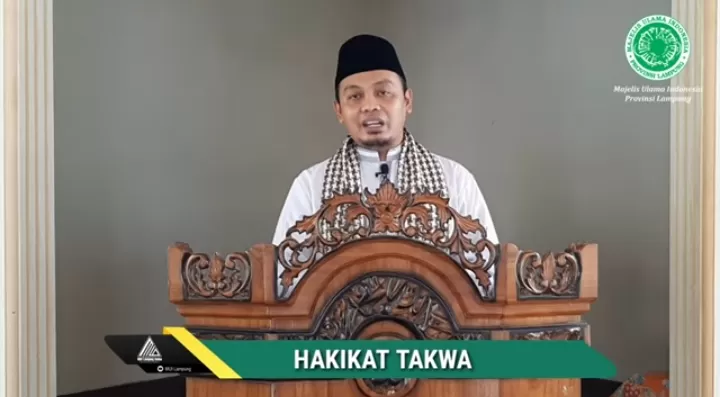 Khutbah Jumat tentang Hakikat Takwa, Bersama Dr Agus Hermanto  (GENMUSLIM.id/Dok: YouTube/MUI Lampung)