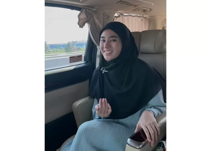 Clara Shinta mengunjungi San Diego Hills Memorial Park (Foto: GENMUSLIM.id/dok: Instagram @clarashintareal)