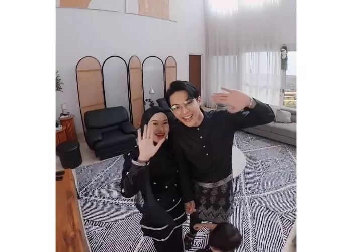 Kisah menarik Rey Mbayang, suami Dinda Hauw dan anak pertama mereka (GENMUSLIM.id/dok : Instagram/ @rey_mbayang)