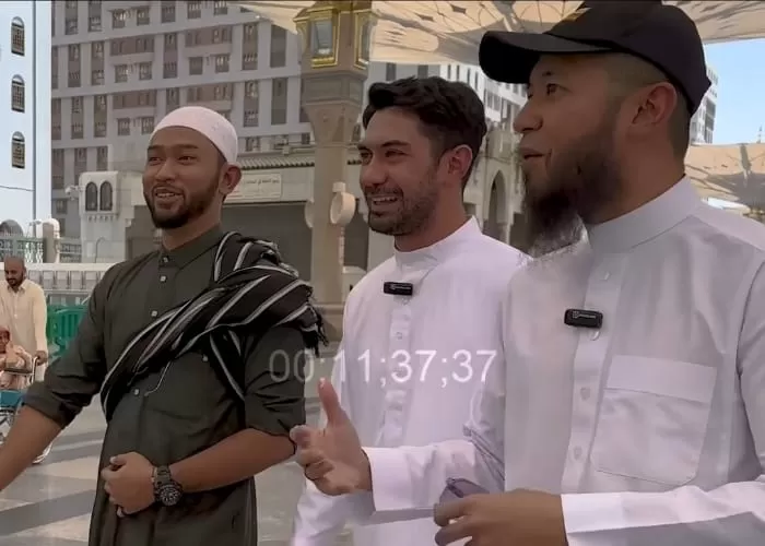 Reza Rahadian jadi mualaf (Foto: GENMUSLIM.id/dok: YouTube kasisolusi)