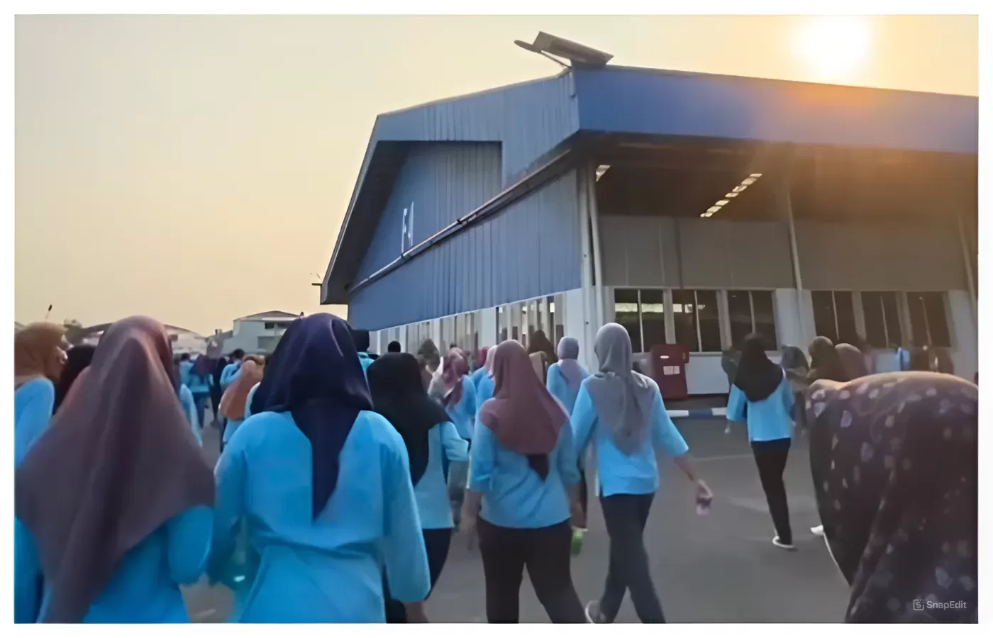 Ilustrasi Potongan Gaji dari Kebijakan Pemerintah (GENMUSLIM.id/ Instagram @karyawanpabrikjepara)