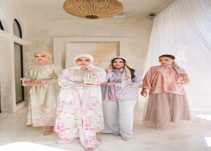 Beberapa koleksi fashion muslimah terbaru yang diperkenalkan janema Ellaya dengan mengangkat tema Keindahan dan kedaiaman senja (Foto: GENMUSLIM.id/dok: Istimewa)