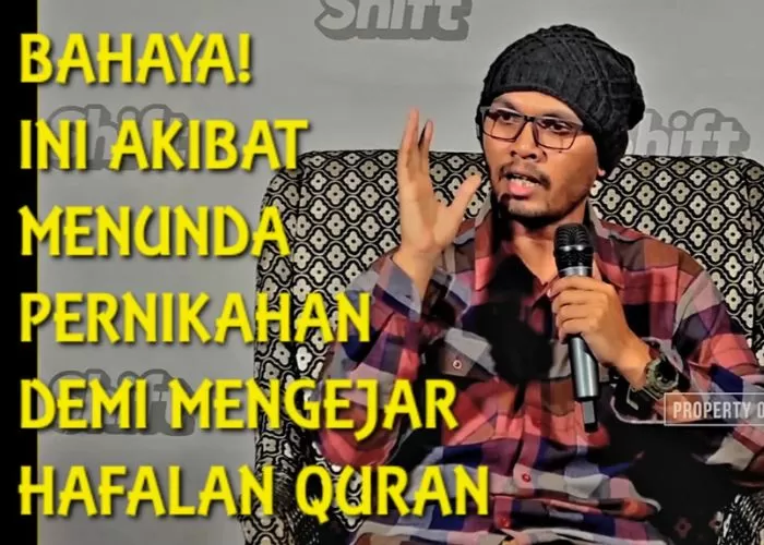Ustadz Hanan Attaki sedang menyampaikan kajian tentang pentingnya pernikahan bagi penghafal Quran di tengah godaan emosi.  (Foto: GENMUSLIM.id/dok: YouTube Hanan Attaki)