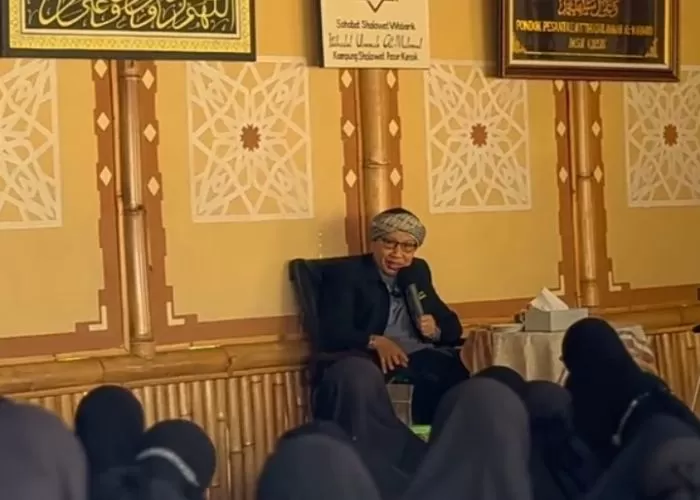 2 Rahasia Buya Yahya, jalan pintas menuju surga Allah SWT bagi wanita.  (Foto: GENMUSLIM.id/dok: YouTube @buyayahyaofficial)