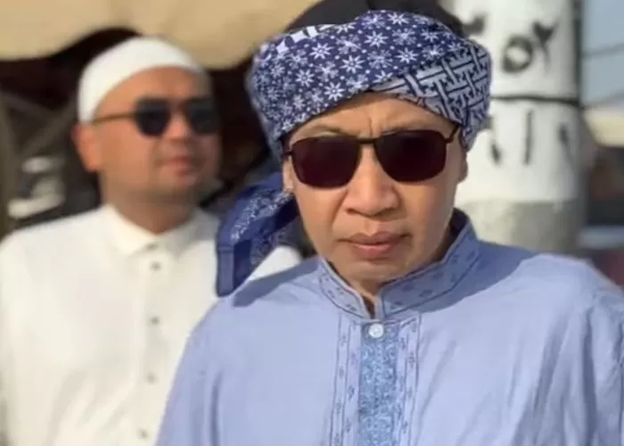 Buya Yahya: 2 cara minta maaf kepada orang yang sudah meninggal.  (Foto: GENMUSLIM.id/dok: YouTube @buyayahyaofficial)