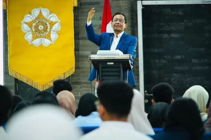 Potret Eks Menko Polhukam RI Mahfud MD yang soroti soal kepemimpinan Presiden Prabowo, simak ulasan selengkapnya (Foto: GENMUSLIM.id/dok: Instagram @mohmahfudmd)
