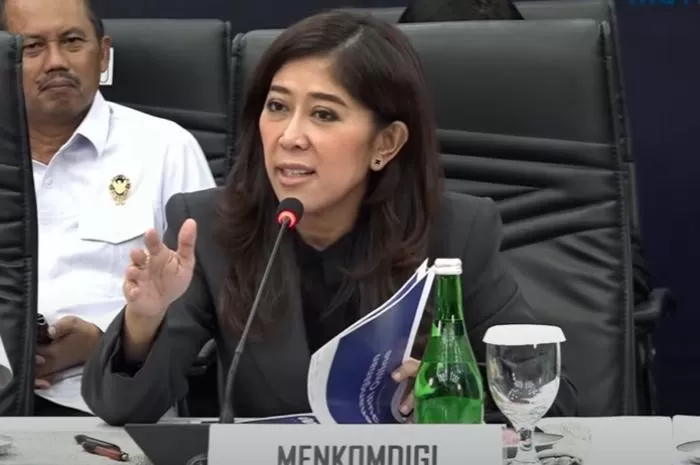 Menteri Komdigi Meutya Hafid saat konferensi pers terkait pemblokiran ratusan rekening bank yang terkait aktivitas judi online, pada Kamis, 21 November 2024 (Foto: GENMUSLIM/ dok: Konferensi pers Menteri Komdigi)