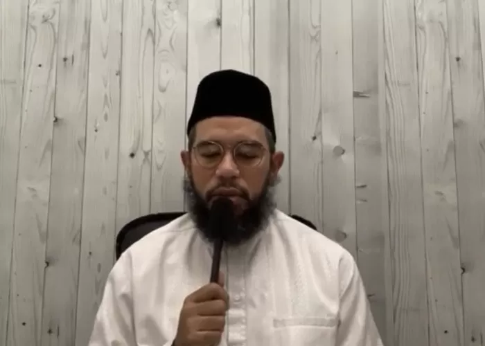 Ustadz Muhammad Nuzul Dzikri menjelaskan bahwa tugas paling besar orang tua adalah menyelamatkan keluarganya dari api neraka. (Foto: GENMUSLIM/dok: Youtube Muhammad Nuzul Dzikri)