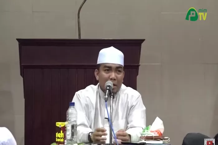Ustadz Fakhrurrazi Anshar yang Akan Memberikan Umrah Gratis Kepada Penjual Es Teh Pak Sun  (Foto: GENMUSLIM.id/dok: YouTube Mengejar Hidayah)