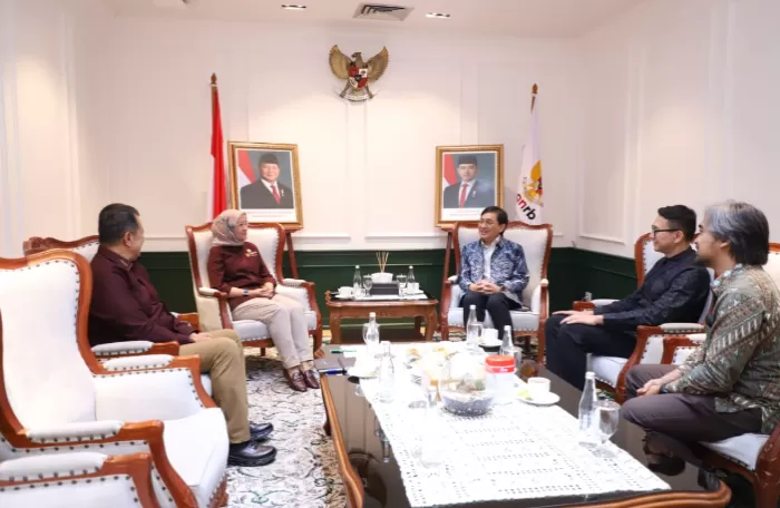 Menteri PANRB, Rini Widyantini bertemu Yovie Widianto membahas dukungan bersama Sektor Ekonomi Kreatif (Foto: GENMUSLIM.id/dok: menpanrb.go.id)