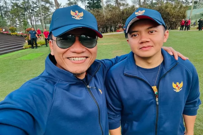 Potret Utusan Khusus Presiden, Miftah Maulana Habiburrahman alias Gus Miftah bersama Seskab RI, Mayor Teddy Indra Wijaya (Foto: GENMUSLIM.id/dok: Instagram @gusmiftah)