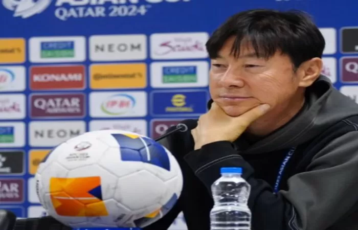 Ilustrasi jumpa pers Shin Tae Yong pasca laga yang berakhir dengan kekalahan 0-1 melawan Vietnam (Foto: GENMUSLIM.id/dok: Instagram @erickthohir)