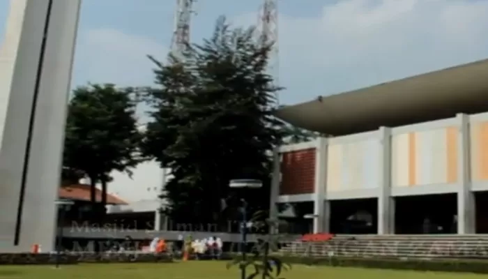 Rumah Qur&rsquo;an Masjid Salman ITB membuka kelas tahfiz yang diselenggarakan secara online maupun offline (Foto: GENMUSLIM.id/dok: YouTube Salman TV)
