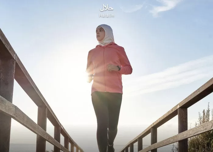 Salah satu cara merawat kesehatan mental agar bahagia lahir dan batin adalah dengan aktif berolahraga secara teratur (Foto: GENMUSLIM.id/dok: Instagram @halalindonesia)