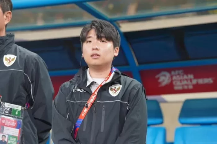 Potret penerjemah tim kepelatihan Shin Tae-yong di Timnas Indonesia, Jeong Seok-seo (Foto: GENMUSLIM.id/dok: Instagram @jeongseokseo)