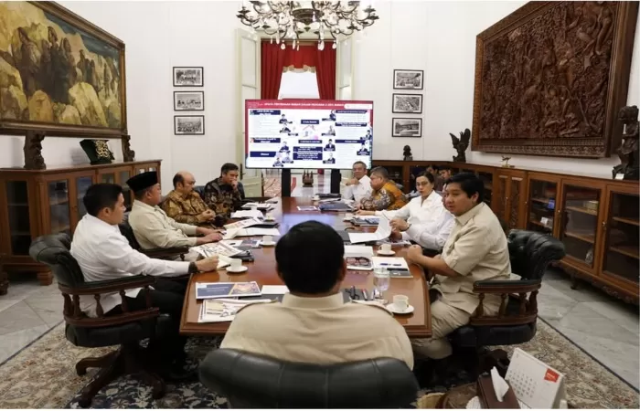 Rapat Terbatas Presiden Prabowo dengan para Menteri membahas Program Bangun Rumah Rakyat Indonesia (Foto: GENMUSLIM.id/dok: Instagram @prabowo)