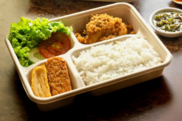 Pemerintah  evaluasi keracunan salah  satu siswa dalam program MBG (Foto: GENMUSLIM.id/dok: kulina.id)