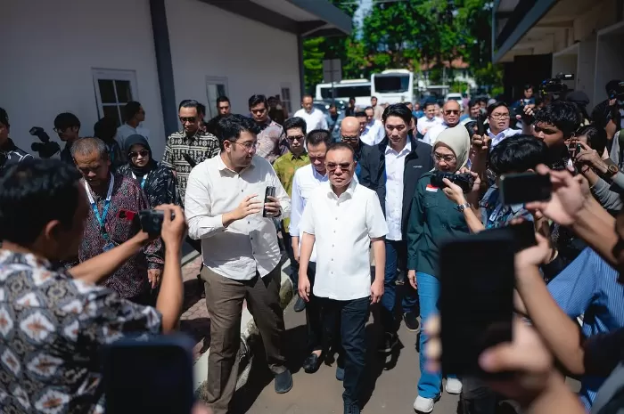 Sidak yang dilakukan DPR ke PFN, Ifan Seventeen terlambat 40 menit (Foto: GENMUSLIM.id/dok: Instagram @sufmi_dasco)