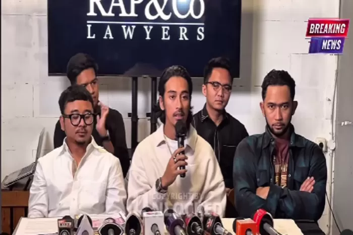 Abidzar Al Ghifari laporkan netizen yang telah menghina Umi Pipik (Foto: GENMUSLIM.id/dok: Instagram @fitriarifinfw)