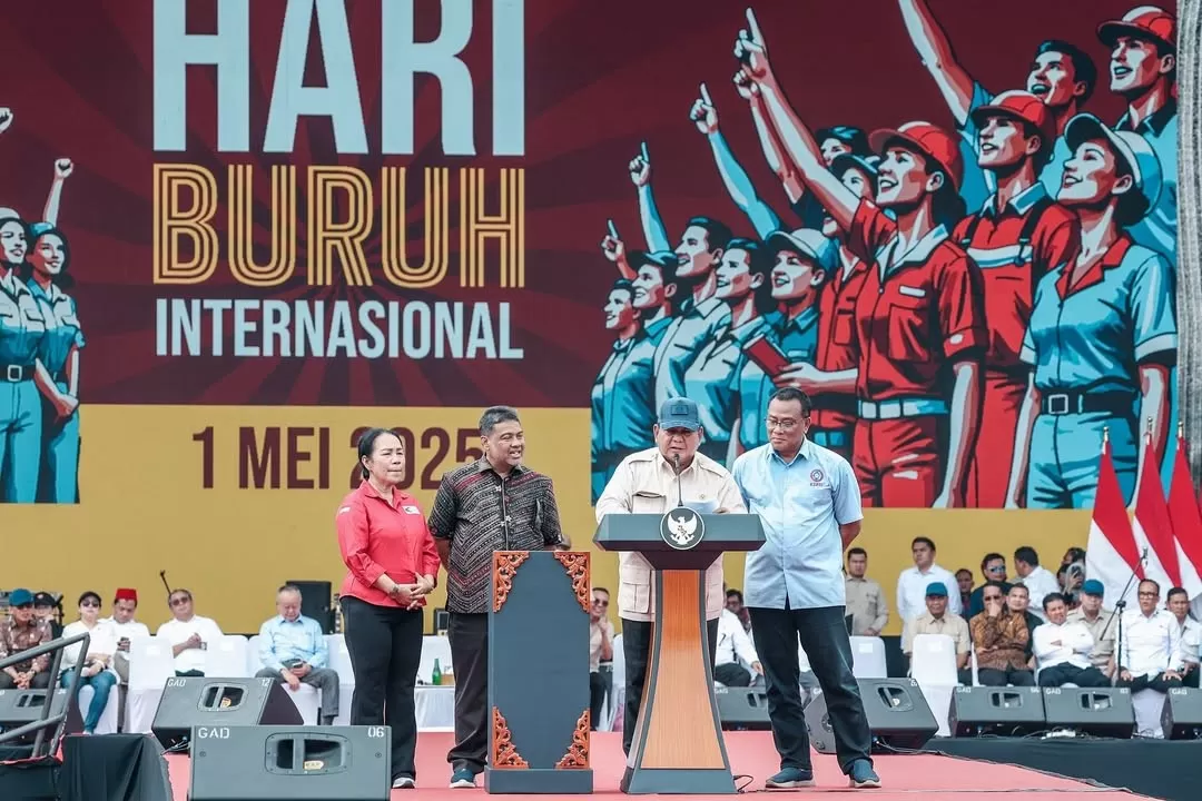 Potret Prabowo saat melakukan pidato sambutan peringatan Hari Buruh di kawasan Monas, Kamis, 1 Mei 2025 (Foto: GENMUSLIM.id/dok: Instagram @presidenrepublikindonesia)