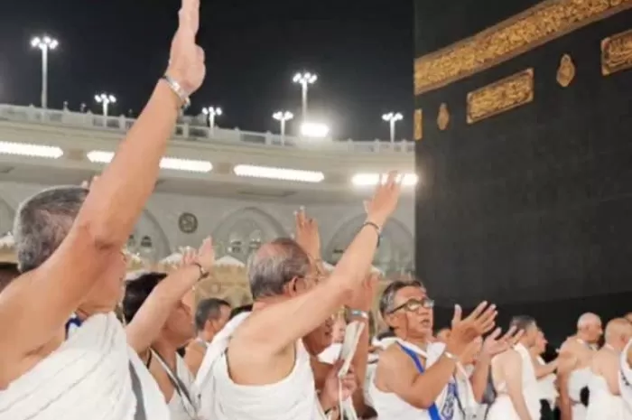 Foto ilustrasi ibadah haji - Petugas sarankan jemaah calon haji sudah memakai pakaian ihram (Foto: GENMUSLIM.id/dok: Instagram @kemenag_ri)