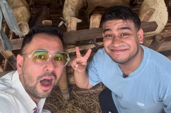 Artis Raffi Ahmad dan Fadil Jaidi dalam momentum Idul Adha 2025 (Foto: GENMUSLIM.id/dok: Instagram @raffinagita1717)