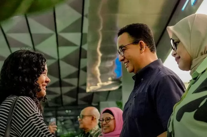 Momen Anies Baswedan mengantar anaknya, Mutiara Baswedan, ke bandara untuk bertolak ke Amerika Serikat (Foto: GENMUSLIM.id/dok: Instagram @aniesbaswedan)