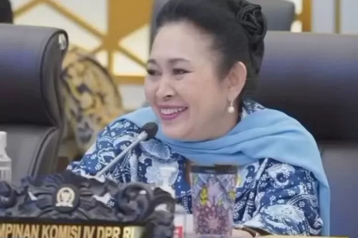 Ketua Komisi IV DPR RI Titiek Soeharto saat memimpin rapat Kerja Komisi IV dengan Kementerian Kelautan dan Perikanan pada 27 Februari 2025 (Foto: GENMUSLIM.id/dok: Instagram @titieksoeharto)