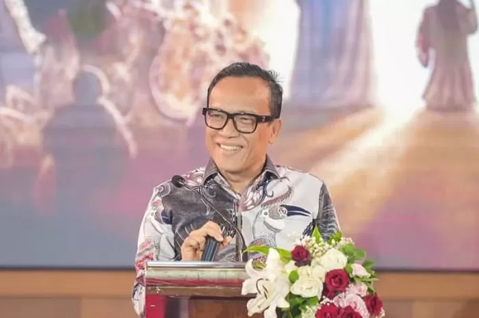 Wamenaker Immanuel Ebenezer hadiri Perayaan Natal 2024 dan Tahun Baru 2025 bersama Keluarga Besar Persekutuan Doa Oikumene DPR-MPR RI (Foto: GENMUSLIM.id/dok: Instagram @immanuelbenezer)