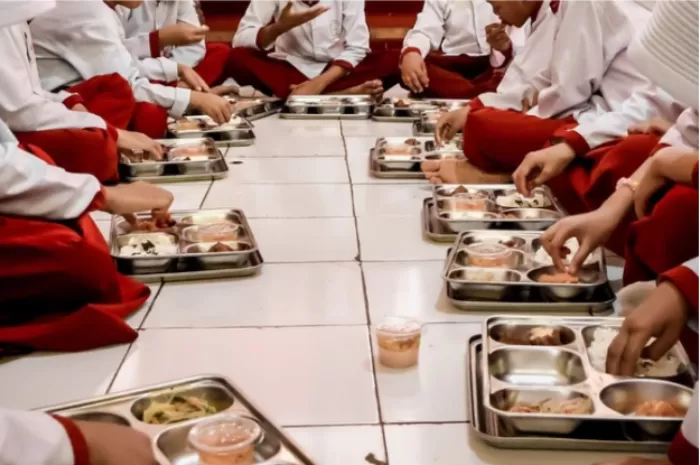 BGN dan BPOM ungkap penyebab keracunan MBG kepada DPR (Foto: GENMUSLIM.id/dok: Instagram @badangizinasional.ri)