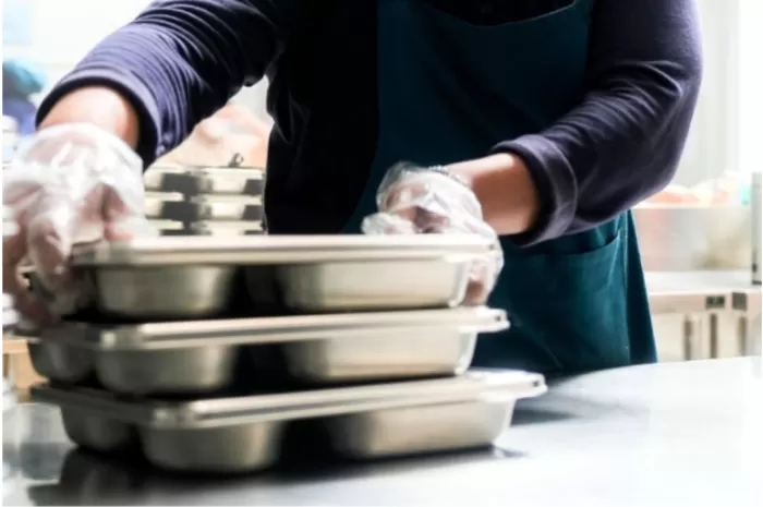 DPR cecar kebijakan BGN soal menu MBG hasil pengolahan makanan UPF (Foto: GENMUSLIM.id/dok: Instagram @badangizinasional)