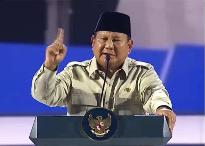 Presiden Prabowo peringatkan para menteri hingga birokrat untuk mengawasi anak buah hingga pejabat untuk tidak memainkan anggaran (Foto: GENMUSLIM.id/dok: YouTube Sekretariat Presiden)