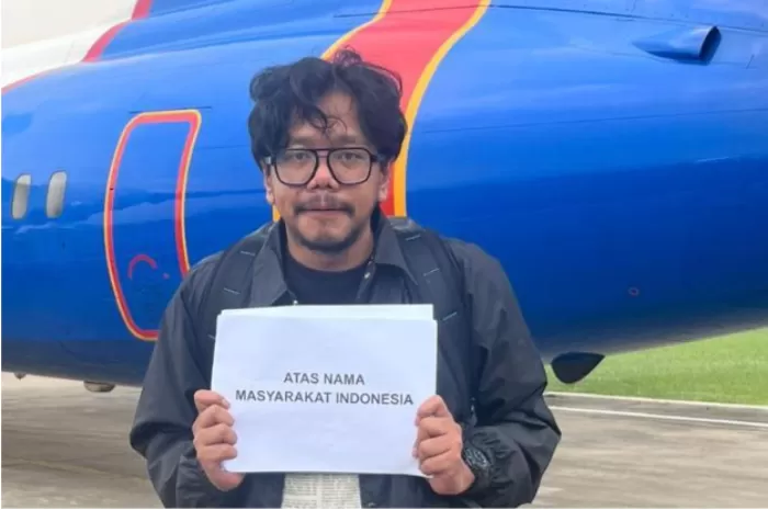 Menyoroti kontroversi influencer, Ferry Irwandi dengan anggota Komisi I DPR, Endipat Wijaya ihwal aksi donasi warga untuk korban bencana Sumatera (Foto: GENMUSLIM.id/dok: Instagram @irwandiferry)