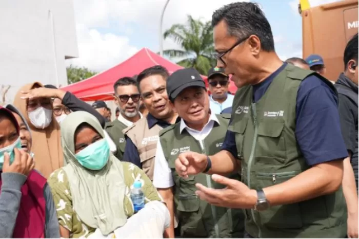 Danantara Indonesia bersama Badan Pengaturan Badan Usaha Milik Negara (BP BUMN) mengerahkan dukungan 109 armada truk pembawa bantuan kemanusiaan di Sumatera (Foto: GENMUSLIM.id/dok: Danantara Indonesia)