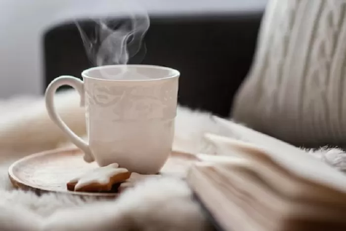 Manfaat Minum Air Hangat Setiap Pagi Bagi Kesehatan (freepik.com)