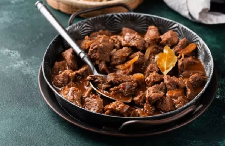 Resep rendang lebaran (freepik.com)