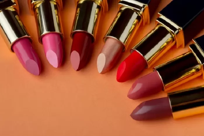 Memilih Warna Lipstik yang Cocok untuk Warm Undertone (freepik.com)